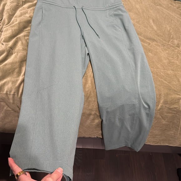 Lululemon Jumpsuit Size 10 . - Picture 6 of 6